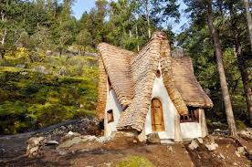 Fata rătăci în pădure, până se înnoptă, şi nimeri şi ea la căsuţa bătrânului. Casute De Poveste Adela Parvu Interior Design Blogger