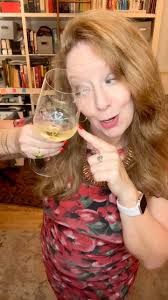 ✨Answering your most common questions series!, 🤔So many people get  confused when folks describe wine using other fruit words: 🍋lemon,  🍉melon, 🍒cherry, 🫐blueberries … , Also florals 🌹🌺, peppers🫑, bread ...