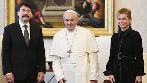 2019 június 11., kedd 10:57. Ferenc Papa Fogadta Ader Janos Koztarsasagi Elnokot A Vatikanban Vatican News