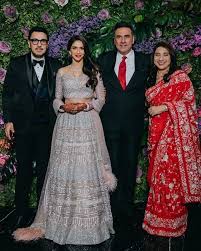 Deepveer Dance Like Crazy At Dinesh Vijan S Wedding Reception Hungryboo Indian Bridal Wear Indian Lehenga Deepika Padukone Style