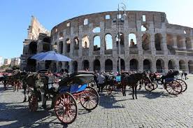 Ia bermula di piazza dante dan berakhir di piazza trieste e trento, berhampiran piazza del plebiscito. Roma Larang Kereta Kuda Berkeliling Di Pusat Kota Dunia Tempo Co