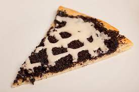 We Tried A New Recipe For The Super Bowl Pizza Pie Cafe Makes An Oreo Dessert Pizza That My Whole Fam Oreo Dessert Oreo Dessert Recipes Dessert Pizza Recipes