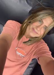 THIS LITTLE GUY HAS A BROKE LEG.HE NEEDS A HOME