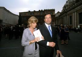 Maria serena cappello, questo è il nome completo, ha conosciuto il futuro marito mario draghi quando aveva 19 anni. Chi E Serena Cappello La Moglie Di Mario Draghi Le Foto Formiche Net
