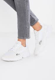 Mittlerweile sind die schuhe von adidas also keine reinen sportschuhe mehr werfen sie dabei unbedingt auch einen blick in unseren sale, denn hier können sie adidas. Adidas Originals Falcon Sneaker Low Footwear White Crystal White Weiss Zalando De