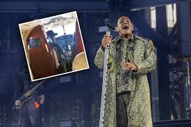 He is best known as the lead vocalist and lyricist of neue deutsche härte band. Rammstein Till Lindemann Uberrascht Fans Mit Flugzeug Video Auf Instagram Watson
