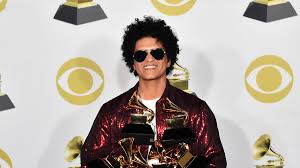 He is known for his stage performances, retro showmanship, and for performing in a wide range of musical styles, including pop, r&b, funk, soul, reggae, hip hop. Bruno Mars Is Accused Of Cultural Appropriation Black Celebrities Come To His Defense Cnn
