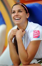 Alex Morgan The Youngest Football Player But Hq Celebrity Usa Soccer Women Alex Morgan Female Soccer Players
