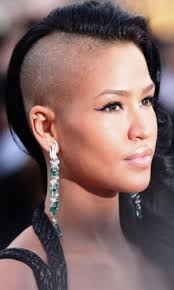 Capelli corti con ciuffo e rasatura laterale. Taglio Corto Rasato Femminili Con Stile Giulio Art Studio