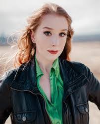 Amanda Seyler's Instagram, Twitter & Facebook