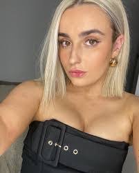 Bre Fleming's Instagram, Twitter & Facebook