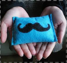 Un Chauffe Mains Moustachu Chez Tybounty En 2020 Mini Bouillotte Bouillotte Seche Tuto Couture Bouillotte Seche