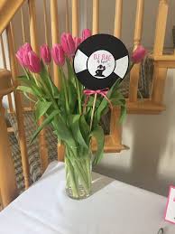 The air filled with the famous songs, a mirror ball and colorful beads create gorgeous and bright music themed party atmosphere. Dj Party Decorations How To Decorate A Music Party A Touch Of La