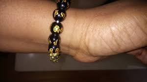 wear an obsidian crystal bracelet
