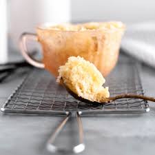 This Easy Vanilla Mug Cake Is Made In The Microwave And Is So Light And Fluffy Mugcake Vanilla Easy Microwave Mug Recipes Recipes Vanilla Mug Cakes