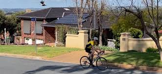 Wagga cyclist warns locals about magpie swooping hotspots