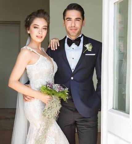 Kadir Doğulu, Neslihan Atagül'ü kamp hayatına alıştırdığını söyledi. Ünlü oyuncu, "📍Önce rahat edebilmesi için uygun ortamı sağladım. Sonra kademe kademe bu hayatı sevdirdim" dedi. #neslihanatagul #kadirdogulu #enmagazinn