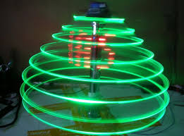 Masih akan dipasangi hiasan lampu dan ornamen agar terlihat lebih indah saat dinyalakan pada malam hari. 40 Unique Christmas Tree Decoration Ideas