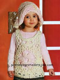 Lindos, delicados y muy coquetos zapatitos tejidos a crochet para todas esas pequeñitas de la familia. Patrones De Chaleco Y Gorro De Nina A Crochet Tejidos Crochet Chalecos Sombreros De Ganchillo Patron De Chaleco