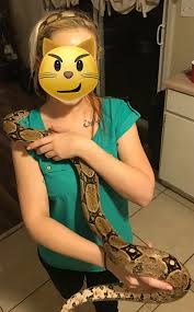 Using a snake as a steak knife holder