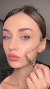 Julia Marroquin (juliabravomarroquin)