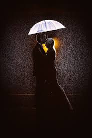 30 Romantic Rainy Wedding Day Photos Wedding Couples Photography Rainy Wedding Rainy Wedding Photos