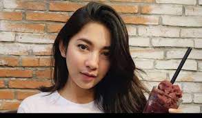 Dinda kirana sukmawati, known as dinda kirana (born april 30, 1995) is an indonesian actress and singer. Zdhxw63badv4dm