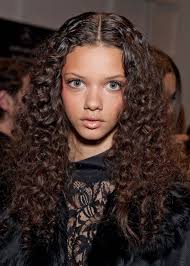 Natural Curly Hairstyles Long Hair This Style Is Called Ombre With Long Curly Hair Middle Curly Hair Styles Naturally Curly Hair Styles Curly Girl Hairstyles