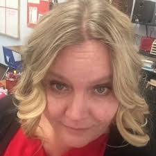 Lisa Groves's Instagram, Twitter & Facebook