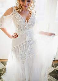 A Be Bohemian Curve By Rish Boho Wedding Dress For Bride With Curves Plus Size Wedding Dr Curvy Wedding Dress Best Wedding Dresses Trendy Wedding Dresses