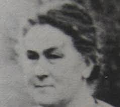 Tracy Rau's Instagram, Twitter & Facebook