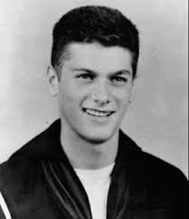 ✨ 🎭 Tony Curtis modeled his character Shell Oil Junior in “Some Like It  Hot”1959 after Cary Grant. When Grant saw the film, director Billy Wilder  reportedly recalled the actor telling him, "