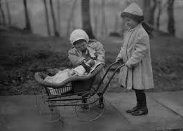 Mis padres no me creyeron cuando les dije que estaba enfermo y no podía ir con ellos al teatro. Asi Jugaban Los Ninos De Antes Cuando No Existian Telefonos Videojuegos Ni Internet Ninos Jugando Coches Para Bebes Fotografiar Ninos