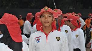 Semula pdu ini awalnya hanya baju putih lengan panjang dengan dua saku tutup di dada, baju dikenakan dimasukan ke celana. Hujan Bukan Kendala Untuk Paskibraka Latihan Gabungan Diary Paskibraka Liputan6 Com