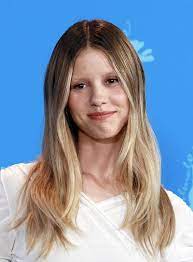 Mia goth sopracciglia