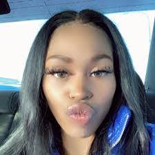 Rachelle Roy's Instagram, Twitter & Facebook