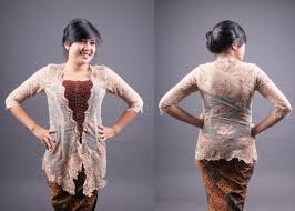 Tidak semua fashion batik yang cocok untuk wanita gemuk. Gaun Pesta Wanita Gemuk Pendek Radea