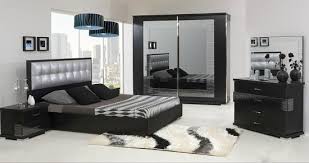 ديكورات غرف نوم باللون الاسود مشاهير