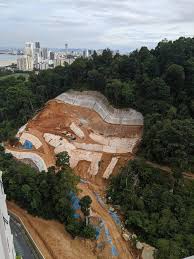 Dua mangsa terakhir kejadian tanah runtuh di lembah permai, tanjung bungah telah dijumpai pasukan penyelamat. Gondol Bukit Sam Bimbang Tanah Runtuh Di P Pinang Akan Berulang Free Malaysia Today Fmt