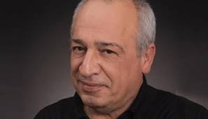 Bunun üzerine kemal'in 15 yıllık özel taksi şoförü olan nuri bey ( zeki alasya ), melahat'ın taşındığı evde onunla konuşarak, kurduğu. Melek Baykal Cocuk Sahibi Olmayi Istedim Ama Son Tv