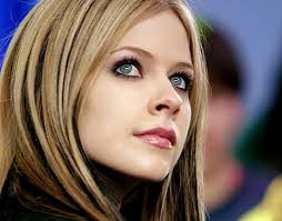 Yep, Avril Lavigne Will Be Bagging Groceries at Pleasanton Safeway Today