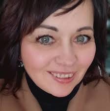 Hey can any one recommend a good series that you get hooked On straight  away, I've seen most , I do love a crime/drama series to so any  recommendations please 😀🙏🏻 Seen