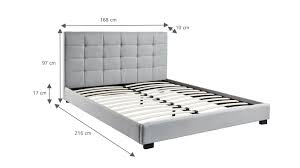 Complétez ce meuble avec une commode et une table de chevet de la même gamme gaia pour une chambre harmonieuse. Lit Avec Tete De Lit Capitonnee En Tissu Gris Clair 160x200 William