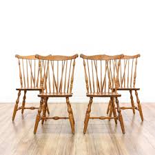 This Set Of 3 S Bent Bros Windsor Back Dining Chairs Is Featured In A Solid Maple Wood With A Glossy Finish Each Country Dining Chairs Chair Vintage Chairs