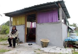Rumah terbalik port dickon merupakan sebuah rumah kedai namun telah diubah suai menjadi tarikan. Warga Emas Mohon Rumah Pprt Utusan Digital