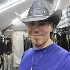 Why do people struggle to explain their thoughts clearly to others?