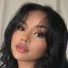 Melissa Calma's Instagram, Twitter & Facebook