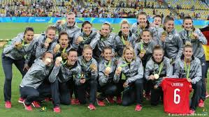 Frauenfußball ist auch in deutschland eine der am schnellsten wachsenden sportarten. Frauenfussball In Deutschland Muhsamer Weg Zur Akzeptanz Sport Dw 13 07 2017