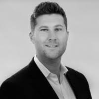 Alex Elia's Instagram, Twitter & Facebook