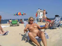 ⓵ Frauen nackt am Strand ✓